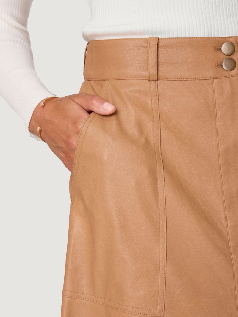 micaveganleatherskirt TPU4173 dunes 2 cropped